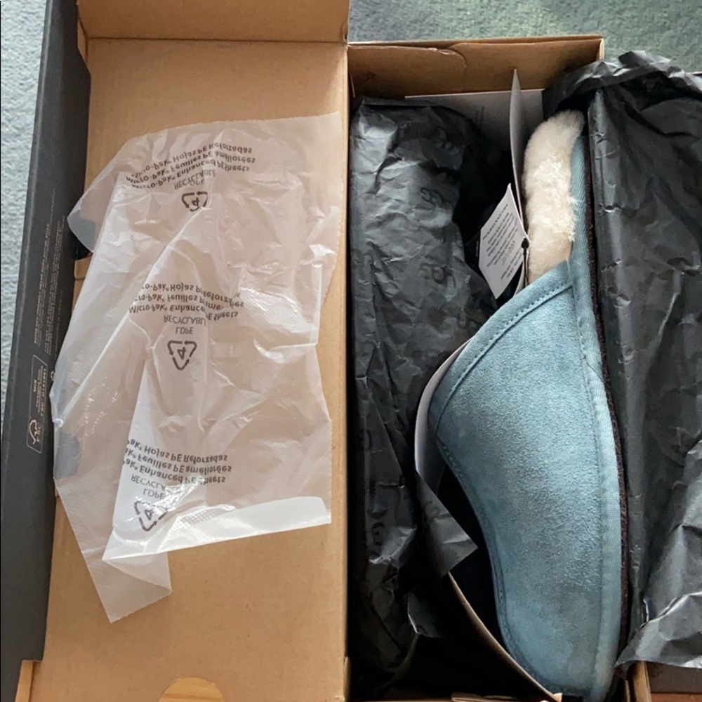 NWT Teal Ugg Men’s Scuff Slippers size 9
